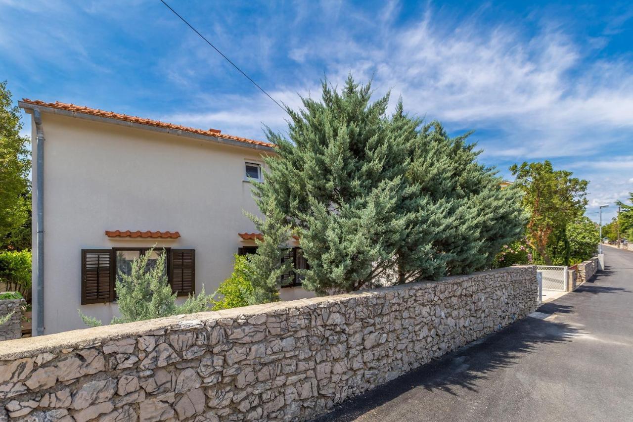 Apartamento Apartman Hana Omišalj Exterior foto