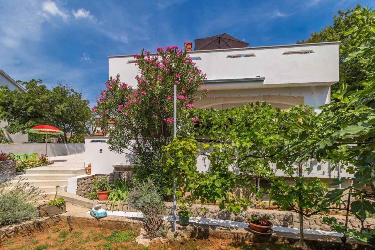 Apartamento Apartman Hana Omišalj Exterior foto
