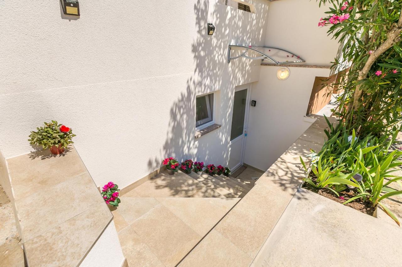 Apartamento Apartman Hana Omišalj Exterior foto