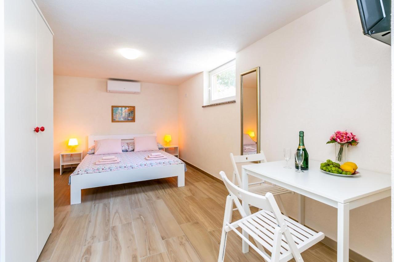 Apartamento Apartman Hana Omišalj Exterior foto