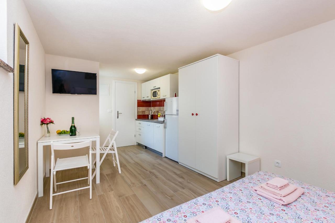 Apartamento Apartman Hana Omišalj Exterior foto